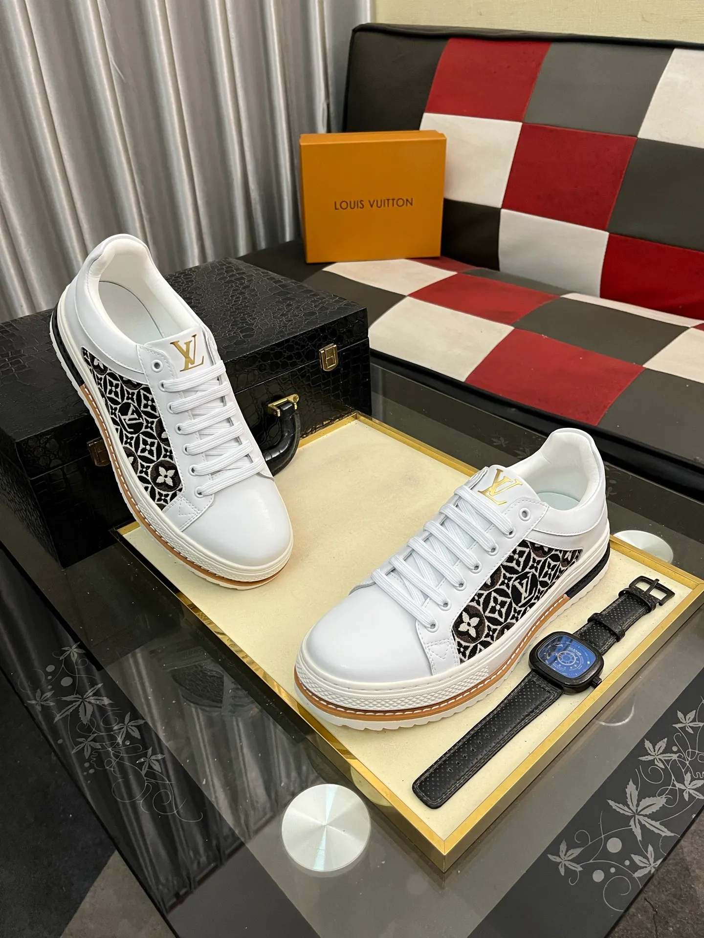 Men's shoes 💰420⌚️⌚️LV's new men's high-end casual sports shoes, using imported first-layer cowhide silk-screened brand lougou, original ultra-light TPU outsole, wear-resistant and comfortable, Monogram lougou embellished rubber outsole, breathable mesh lining, versatile classic style! Size: 38-442️⃣Colors available